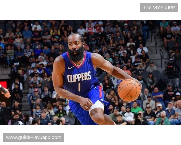 哈登突破节奏回暖，多次将防守晃开两米